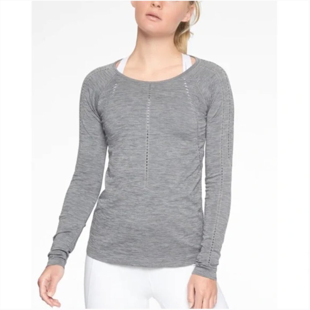 Athleta Foothill Long Sleeve in Heather Grey - Size M